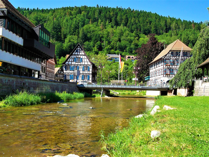 rio-Kinzig-Schiltach-don-viajon-turismo-aventura-naturaleza-media-Selva-Negra-Baden-Wurttemberg-Alemania